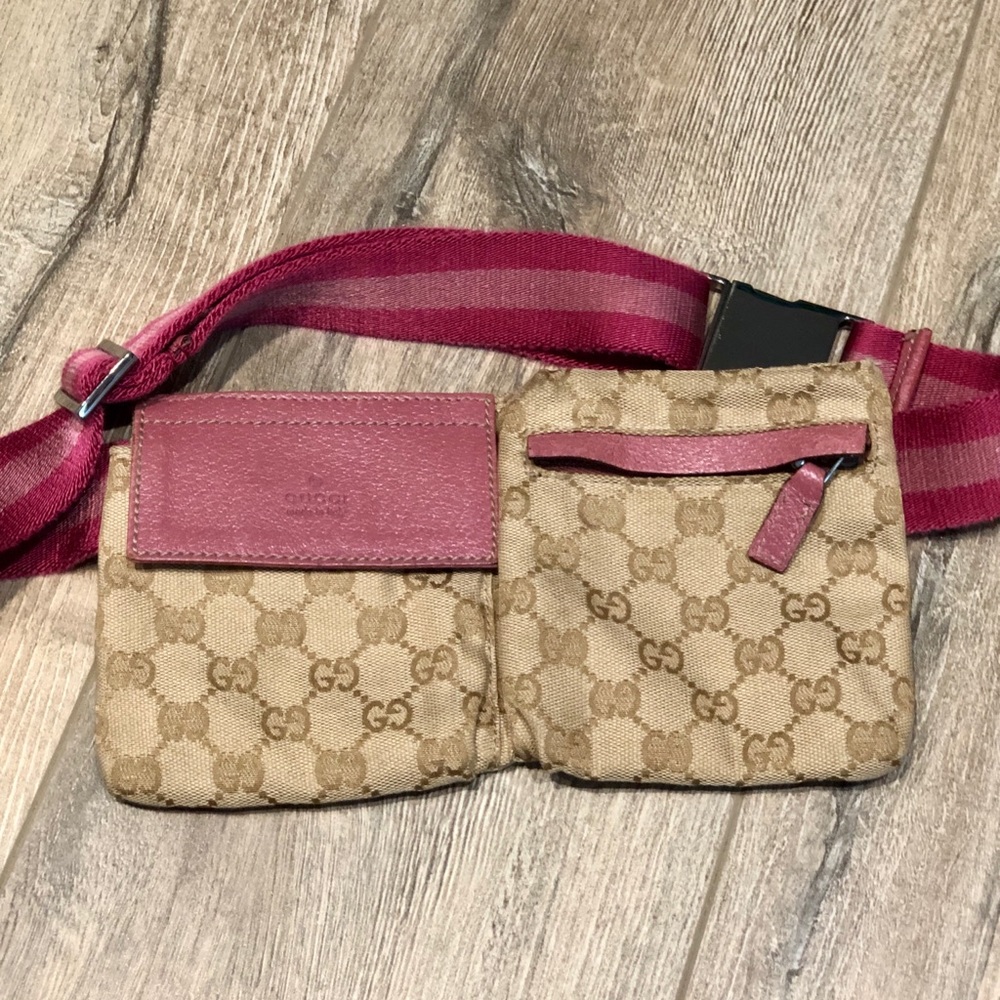 🌟HOST PICK!🌟 GUCCI Vintage Pink Monogram Belt Bag
